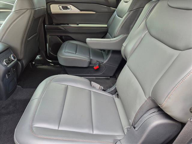Certified 2025 Ford Explorer Active w/ Active Comfort Package RWD image 18