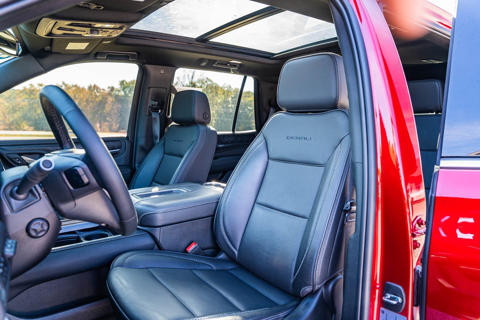 Used 2023 GMC Yukon Denali image 25