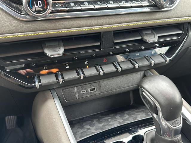 Used 2024 Chevrolet Colorado ZR2 w/ Technology Package image 34