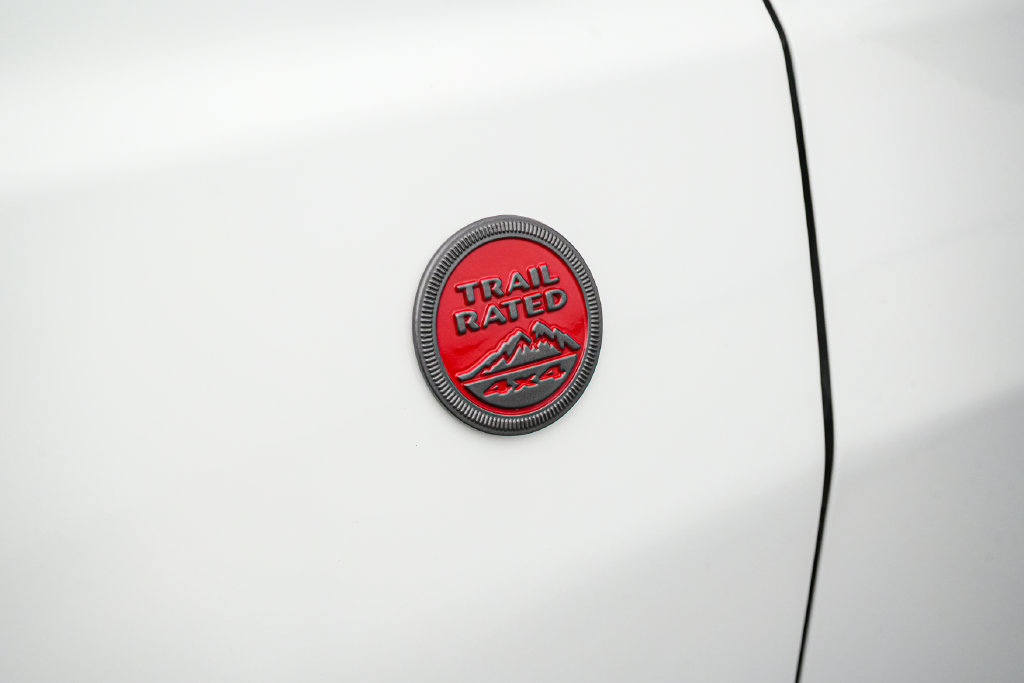Used 2025 Jeep Compass Trailhawk AWD/4WD image 13