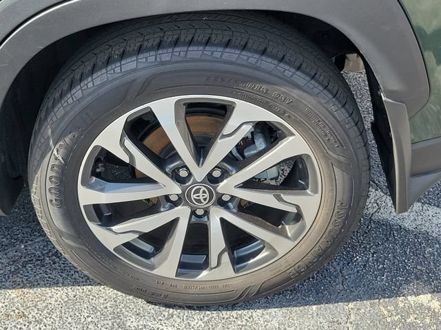 Used 2023 Toyota Corolla Cross XLE AWD/4WD image 8
