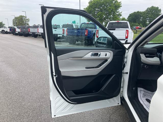Certified 2025 Ford Explorer Active w/ Active Comfort Package RWD image 9