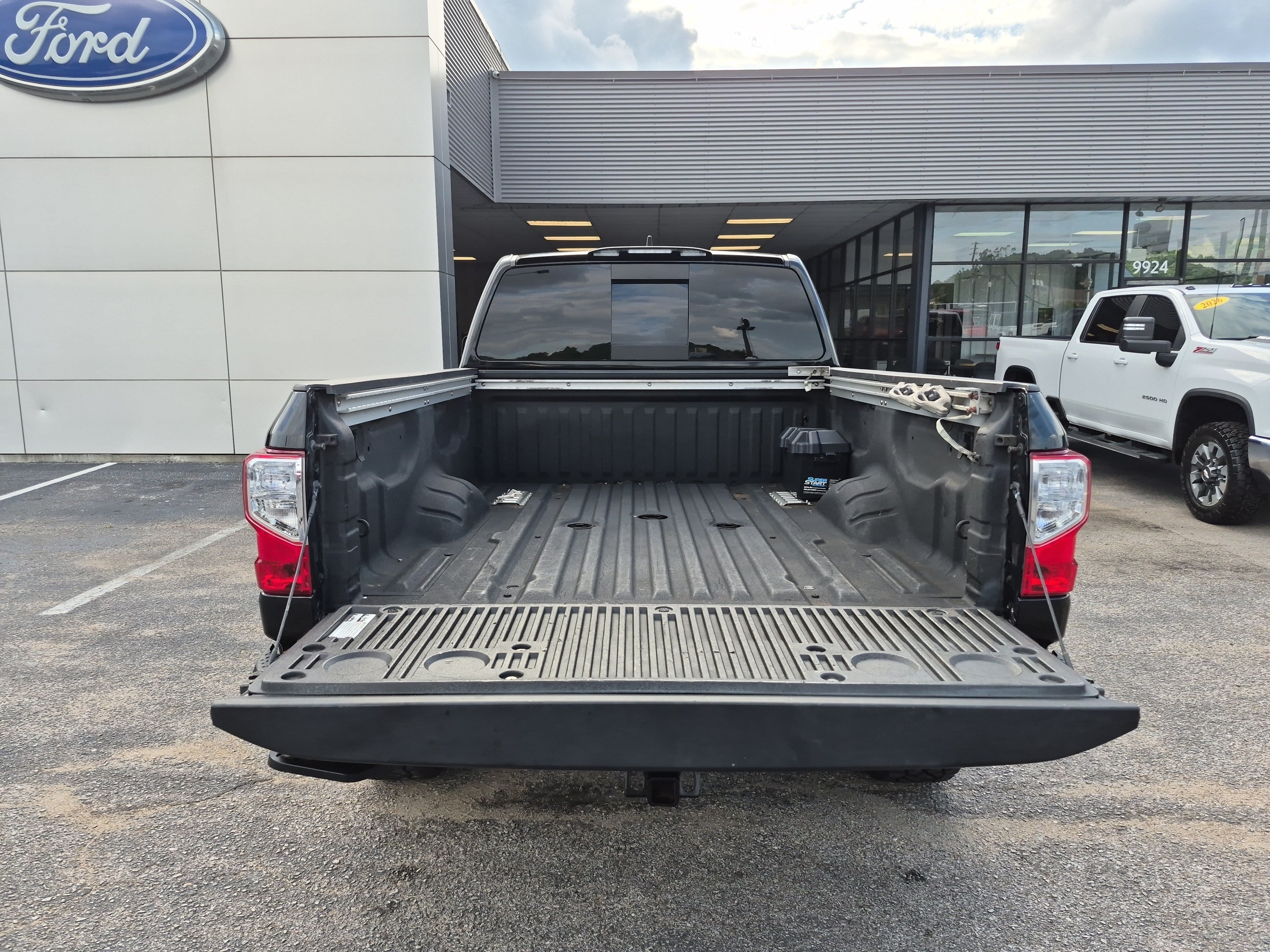 Used 2023 Nissan Titan SV w/ SV Convenience Package AWD/4WD image 7