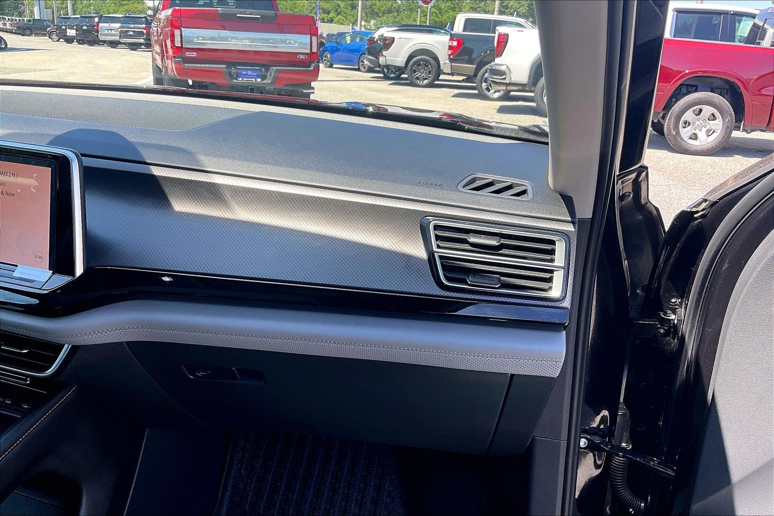 Used 2024 Volkswagen Atlas Peak Edition SEL AWD/4WD image 15
