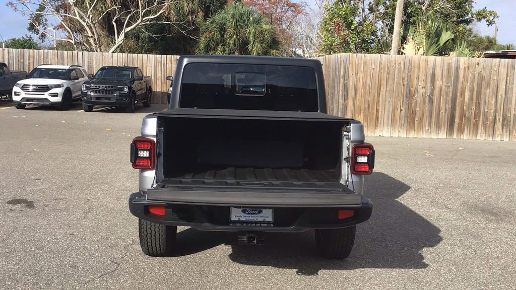 Used 2020 Jeep Gladiator Overland image 5