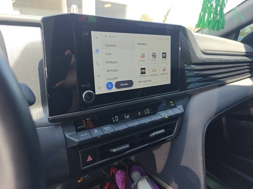 Used 2025 Toyota Camry SE FWD image 5