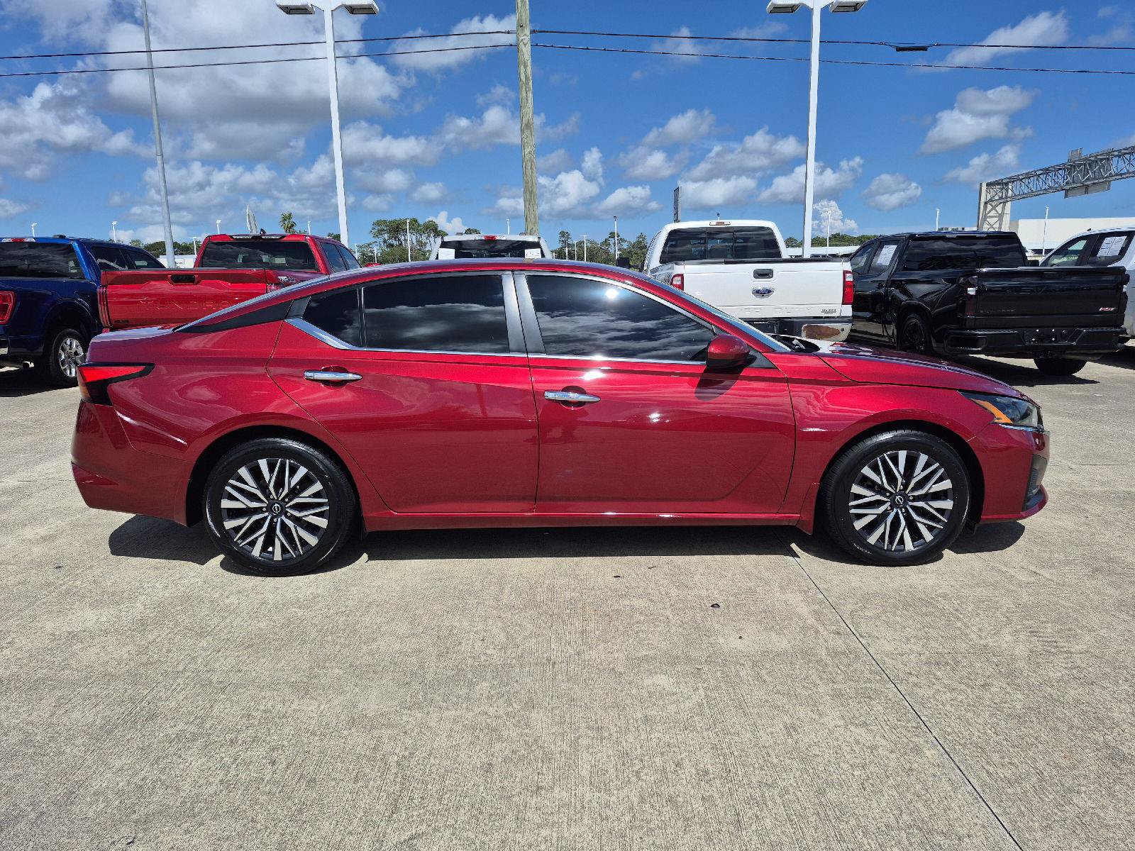 Used 2023 Nissan Altima 2.5 SV FWD image 14