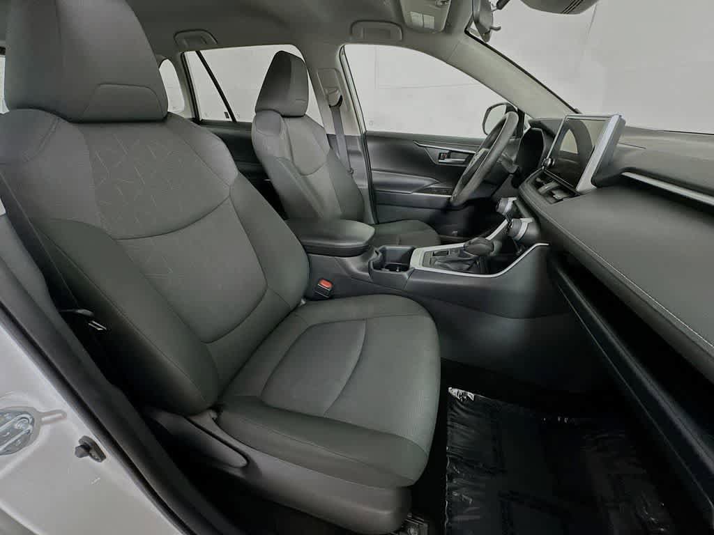 Used 2025 Toyota RAV4 XLE AWD/4WD image 15
