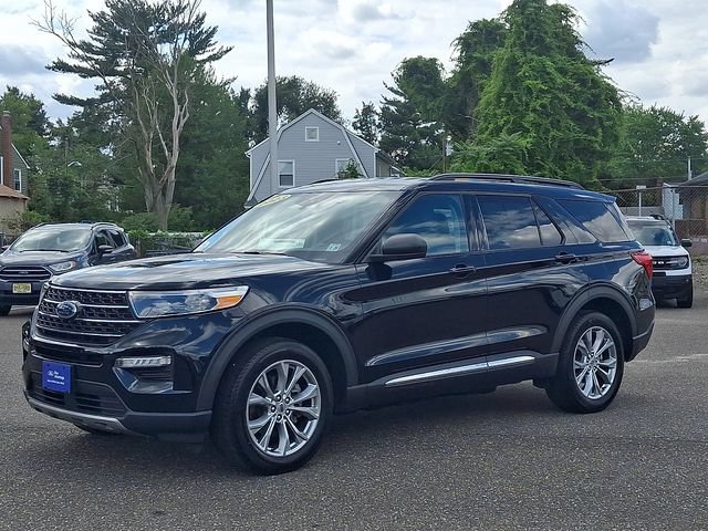 Certified 2023 Ford Explorer XLT w/ Equipment Group 202A AWD/4WD image 3