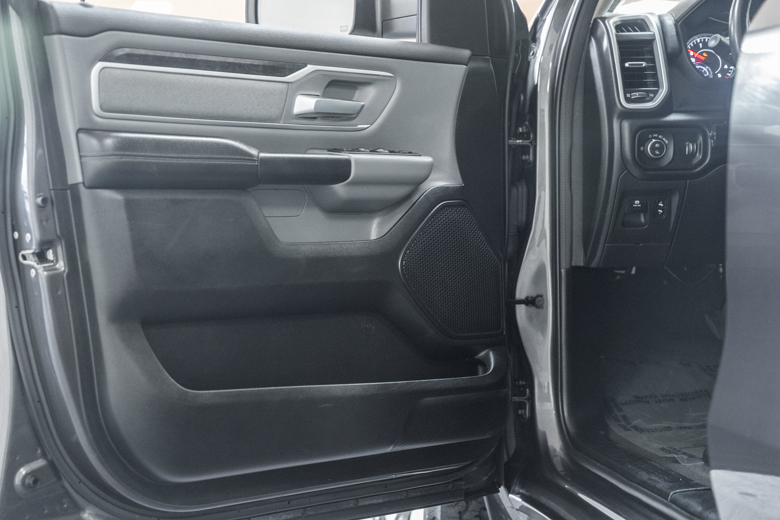 Used 2020 RAM 1500 Big Horn AWD/4WD image 44