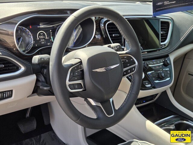 Used 2023 Chrysler Pacifica Limited w/ Uconnect Theater Family Group AWD/4WD image 20