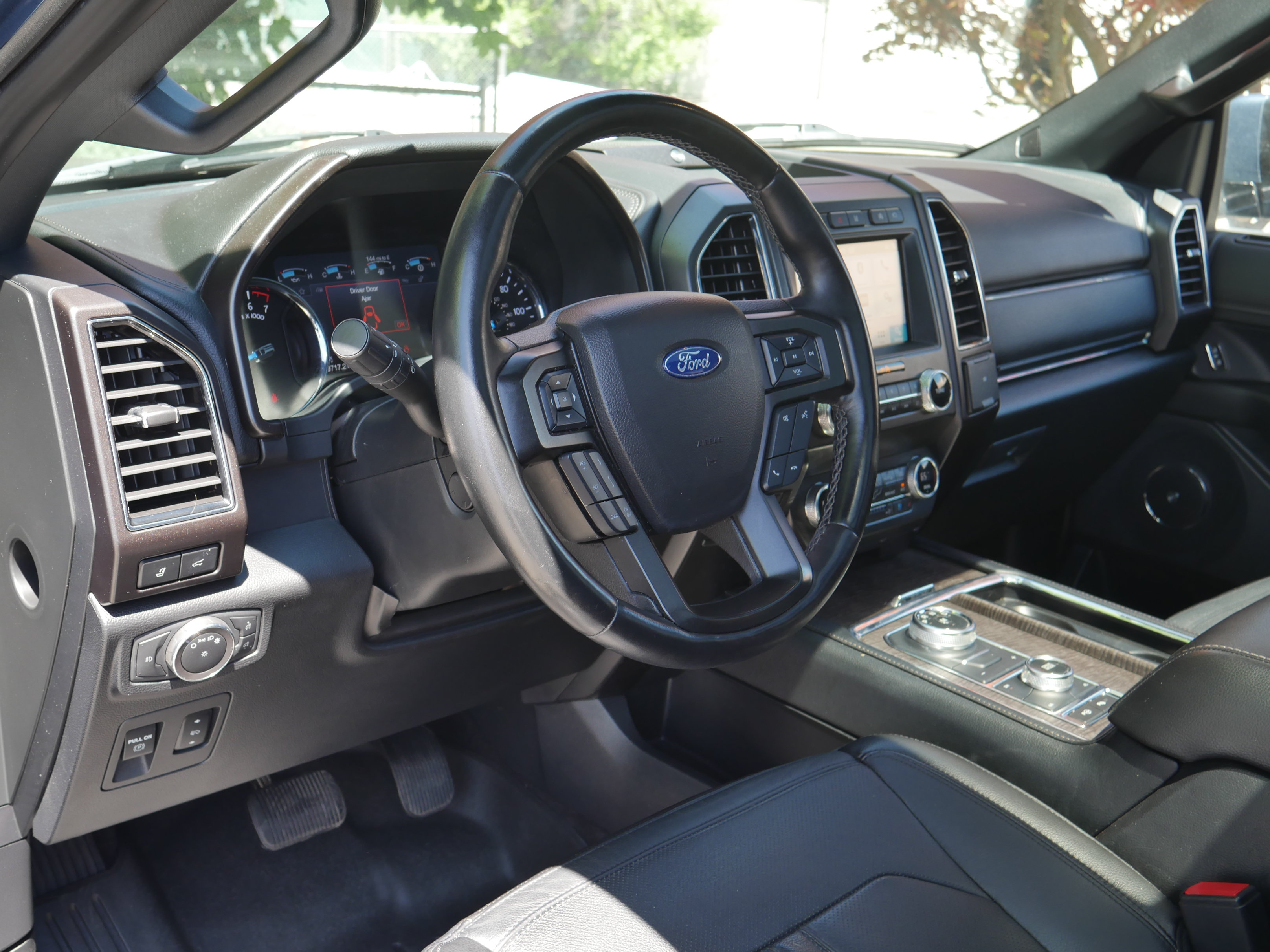 Certified 2019 Ford Expedition Limited w/ Equipment Group 302A AWD/4WD image 4