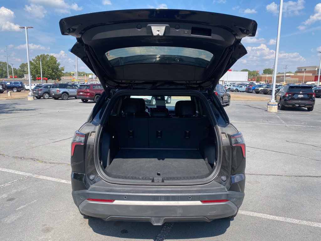 Used 2026 Chevrolet Equinox LT w/ Convenience Package II FWD image 9