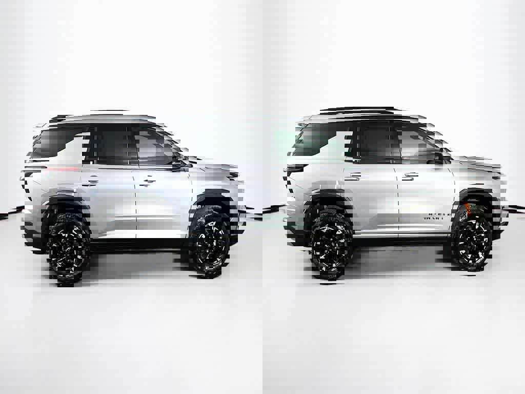 Used 2025 Chevrolet Traverse Z71 image 6