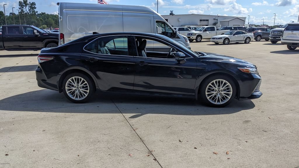 Used 2018 Toyota Camry XLE FWD image 2