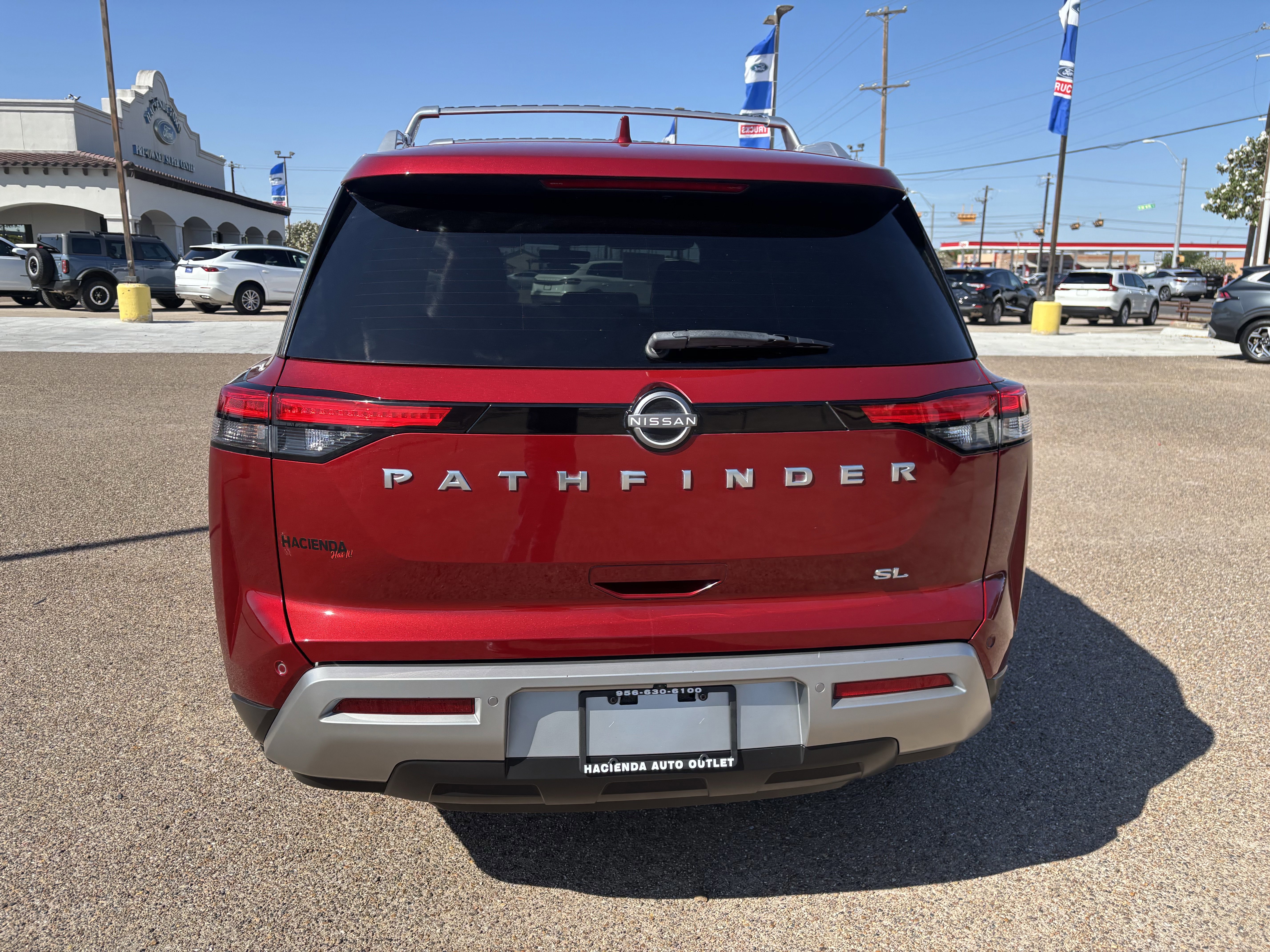Used 2023 Nissan Pathfinder SL image 4
