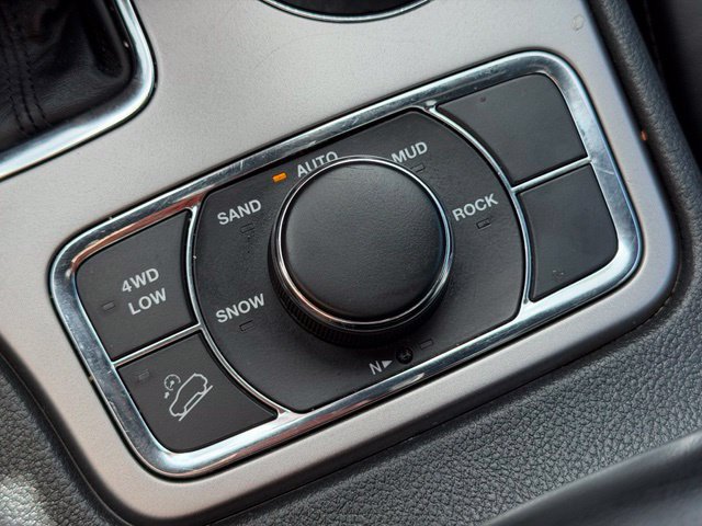 Used 2020 Jeep Grand Cherokee Limited w/ Luxury Group II AWD/4WD image 19
