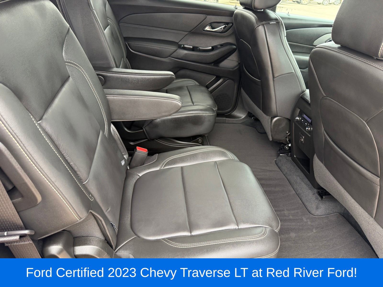 Used 2023 Chevrolet Traverse LT FWD image 19