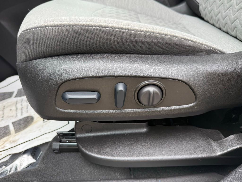 Used 2023 Chevrolet Equinox LT image 34