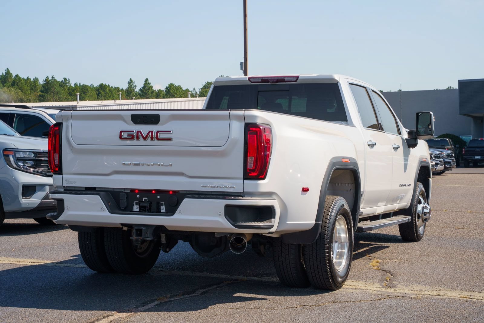 Used 2023 GMC Sierra 3500 Denali w/ Denali Ultimate Package AWD/4WD image 6