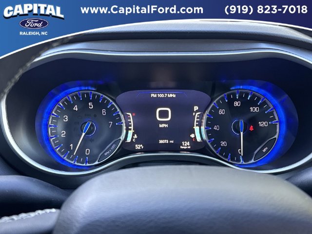 Used 2024 Chrysler Pacifica Touring-L FWD image 25