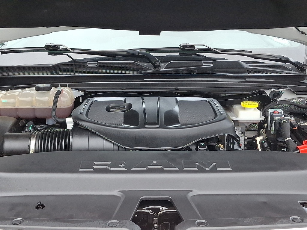 Used 2025 RAM 1500 Laramie w/ Sport Appearance Package AWD/4WD image 31