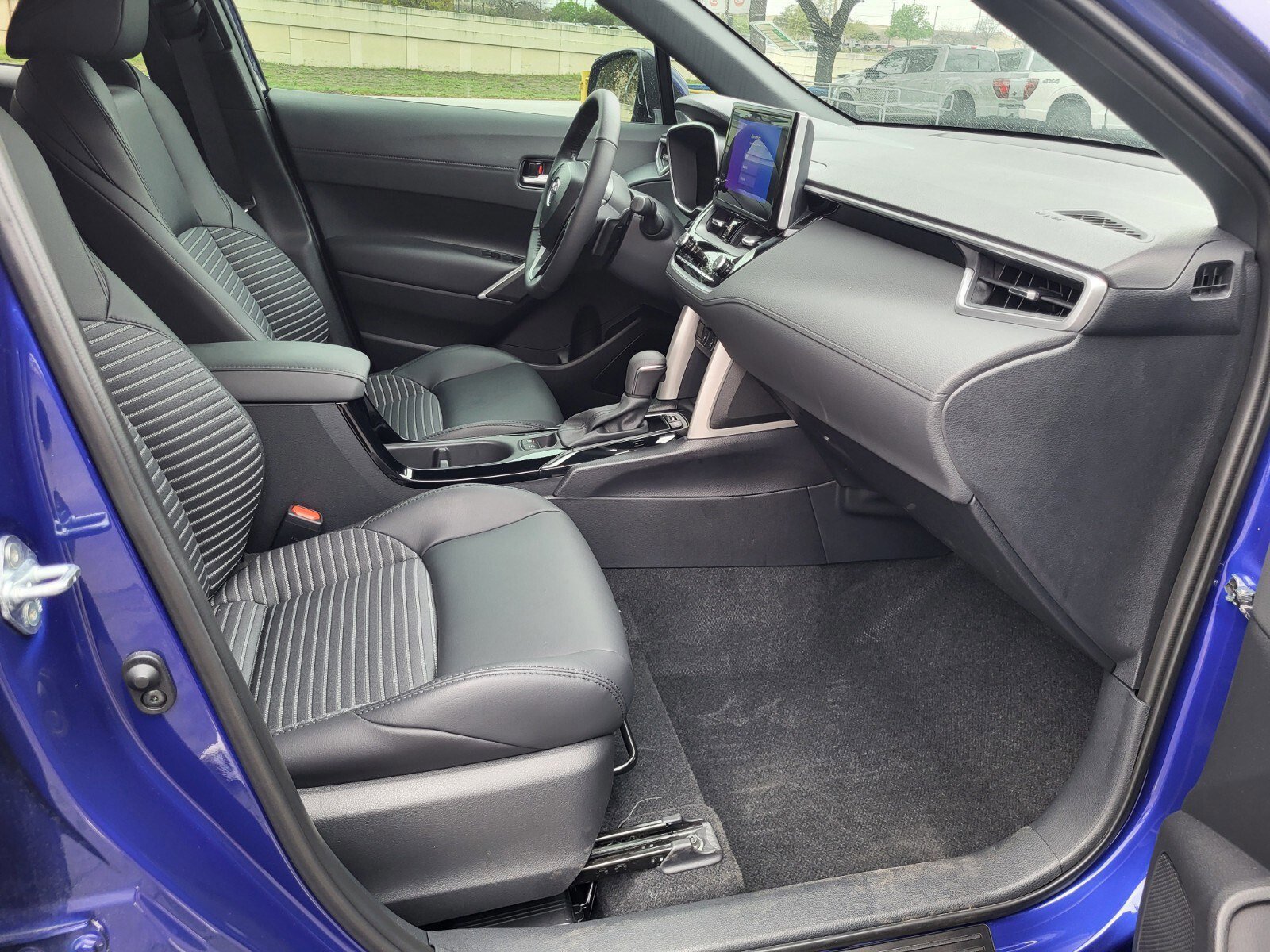 Used 2024 Toyota Corolla Cross AWD Hybrid w/ Convenience Package image 12