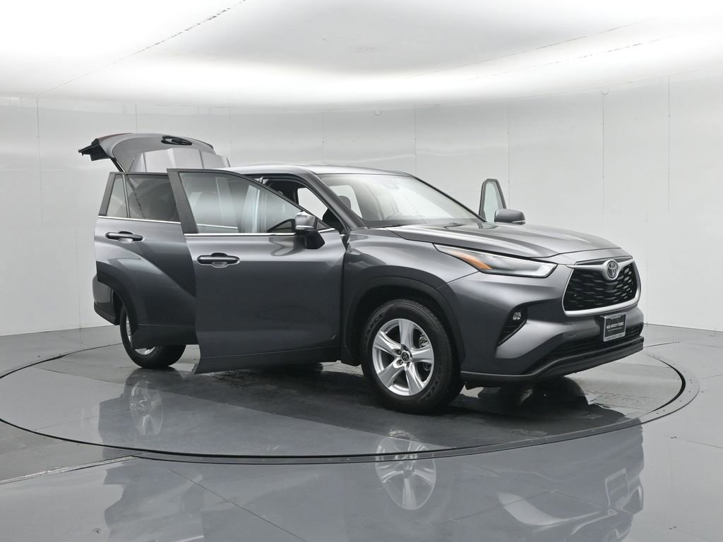 Used 2024 Toyota Highlander LE image 60