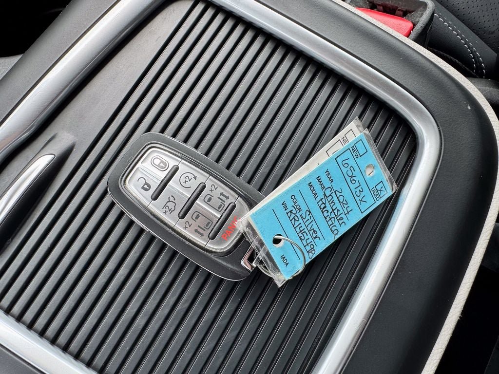 Used 2024 Chrysler Pacifica Touring-L FWD image 43