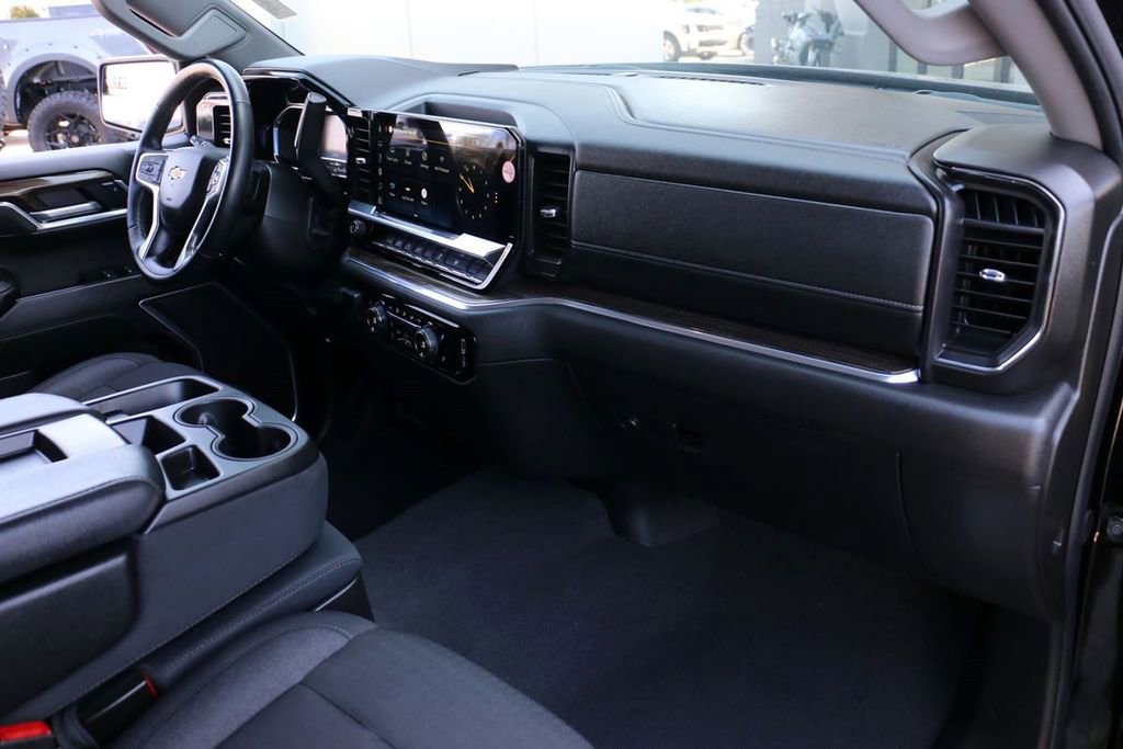 Used 2025 Chevrolet Silverado 1500 LT RWD image 32