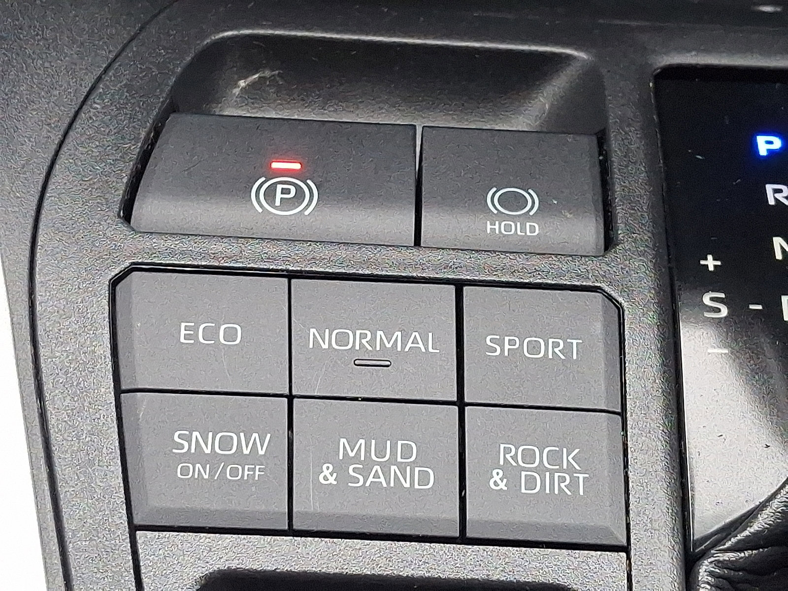 Used 2020 Toyota RAV4 LE w/ Carpet Mat Package image 23