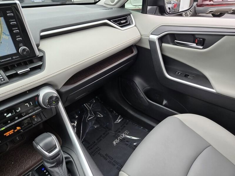 Used 2021 Toyota RAV4 Limited image 25
