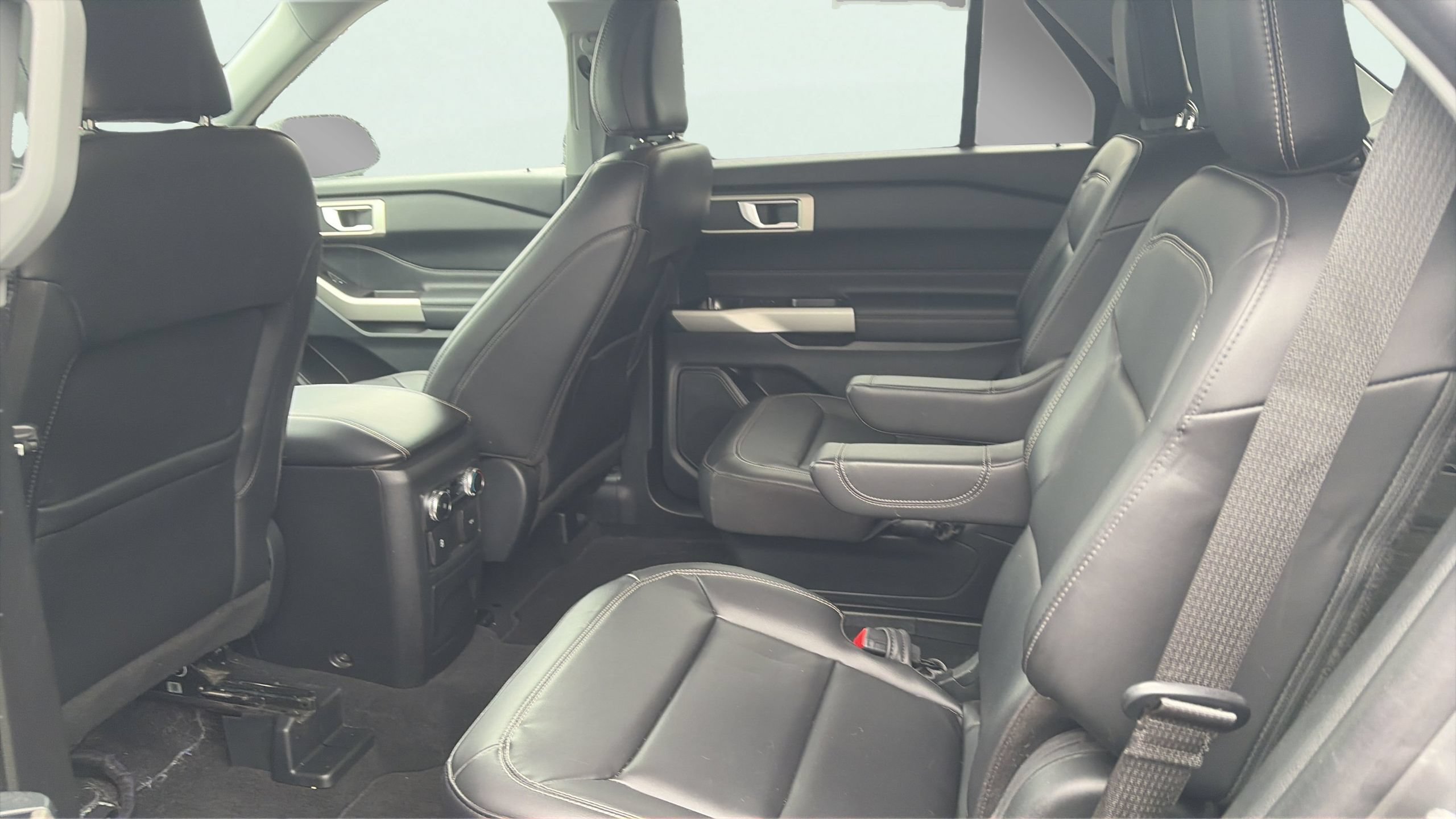 Certified 2023 Ford Explorer XLT w/ Equipment Group 202A AWD/4WD image 13