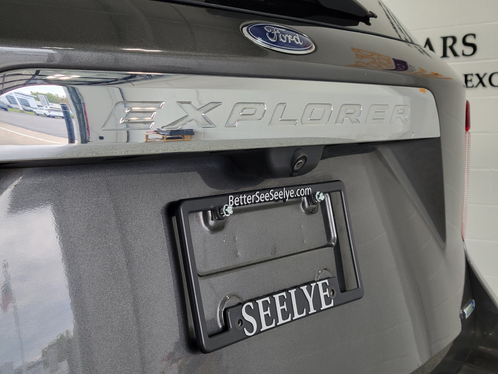 Certified 2020 Ford Explorer XLT w/ Equipment Group 202A AWD/4WD image 35