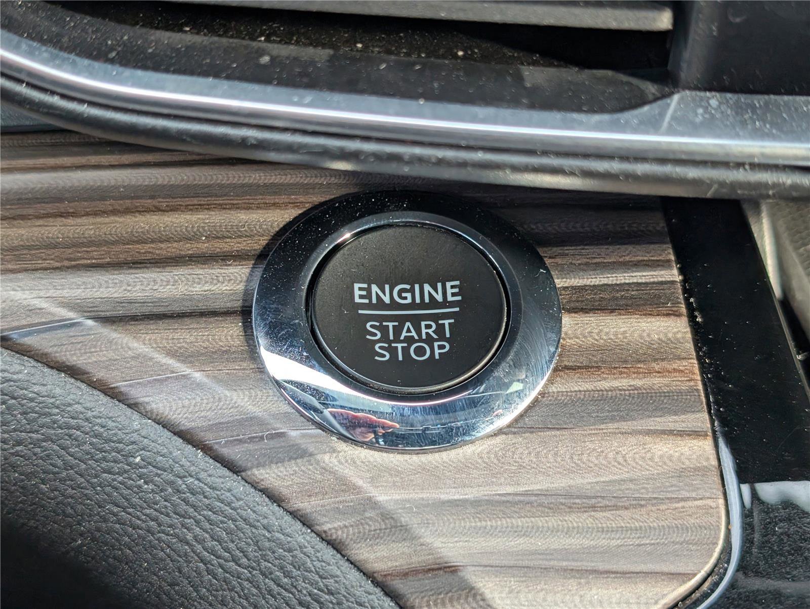 Certified 2022 Ford Explorer Limited w/ Hybrid Equipment Group 310A image 29