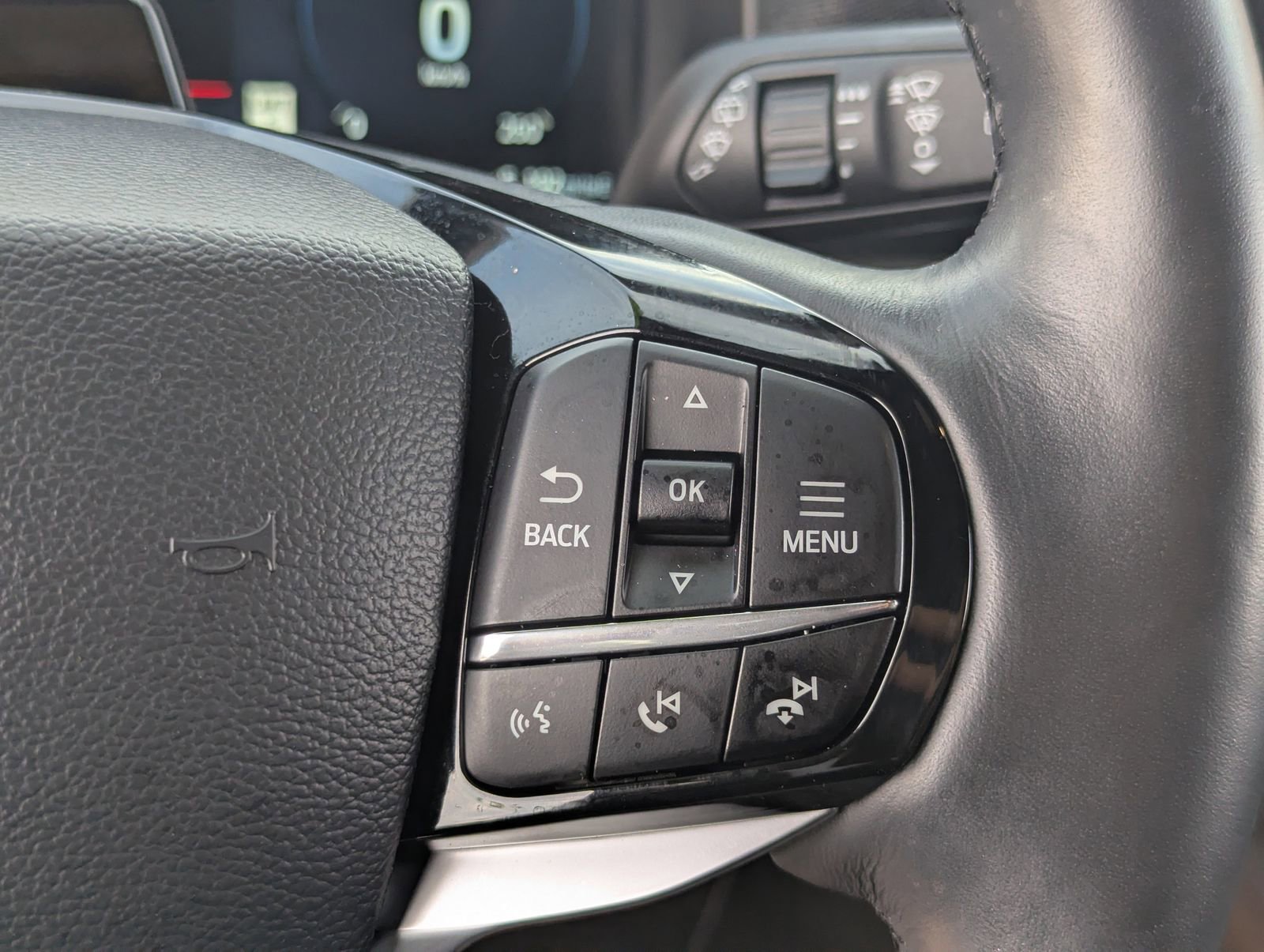 Certified 2025 Ford Explorer Platinum w/ LUX Leather Package image 26