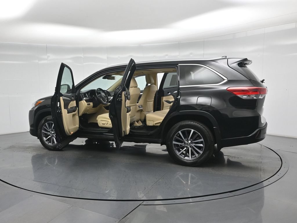 Used 2018 Toyota Highlander XLE AWD/4WD image 34