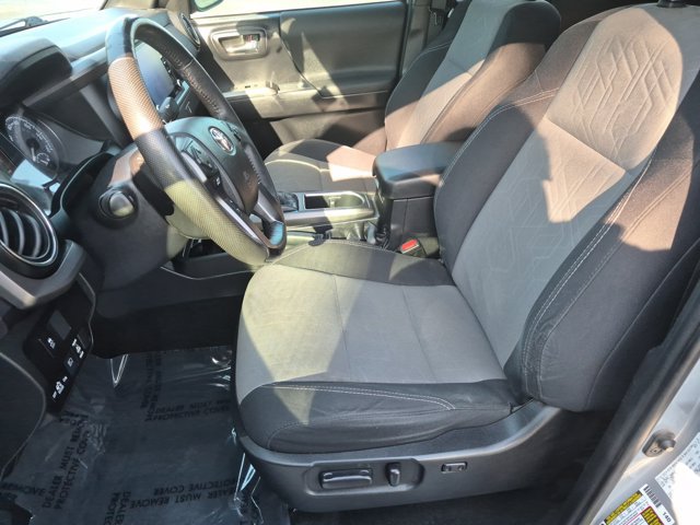 Used 2021 Toyota Tacoma TRD Off-Road w/ Technology Package AWD/4WD image 16