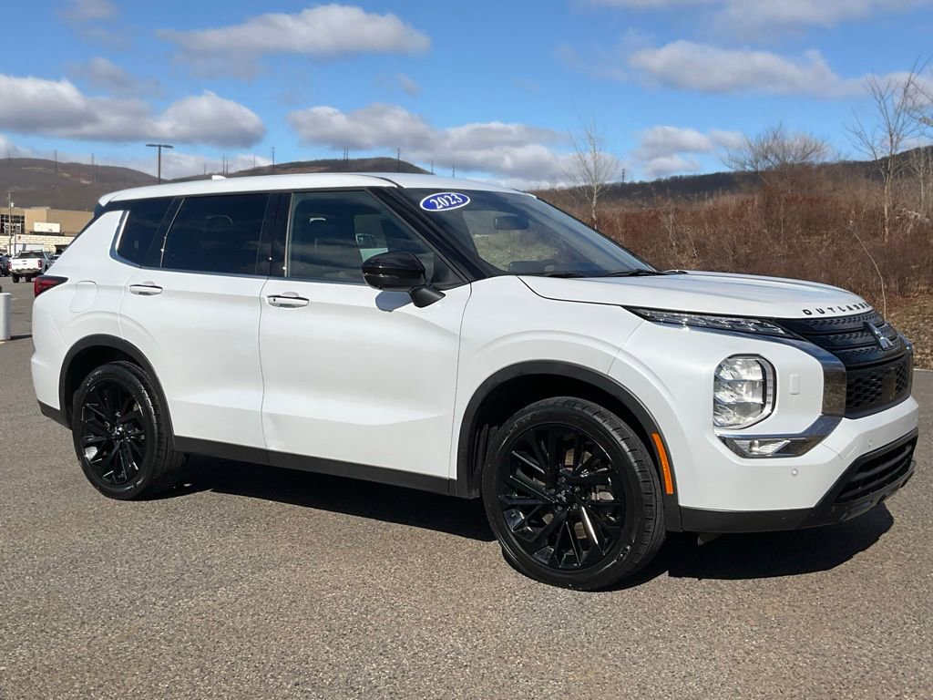 Used 2023 Mitsubishi Outlander SE Black Edition