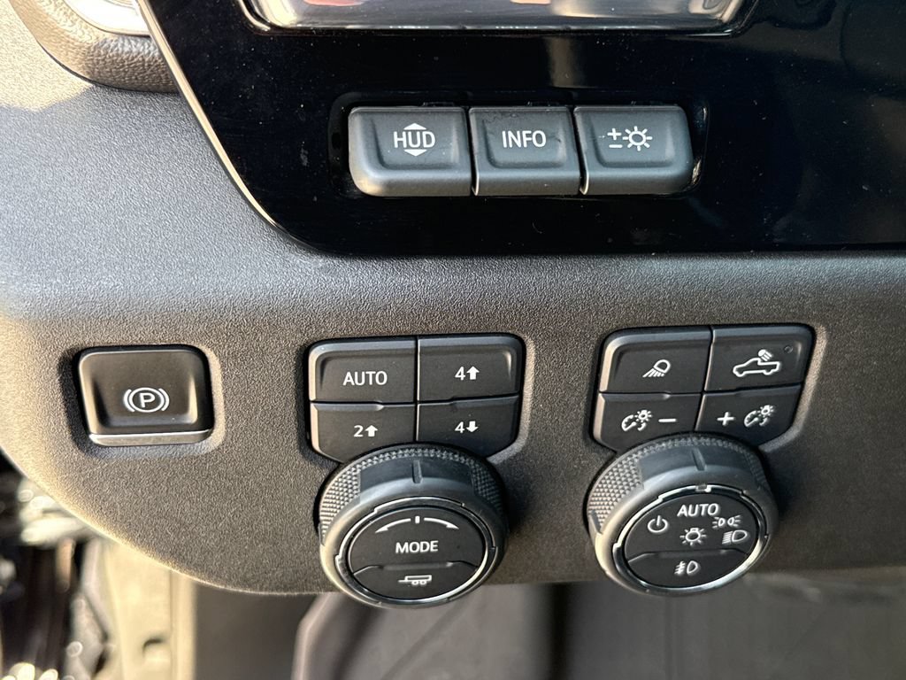 Used 2024 Chevrolet Silverado 2500 High Country w/ Technology Package AWD/4WD image 16