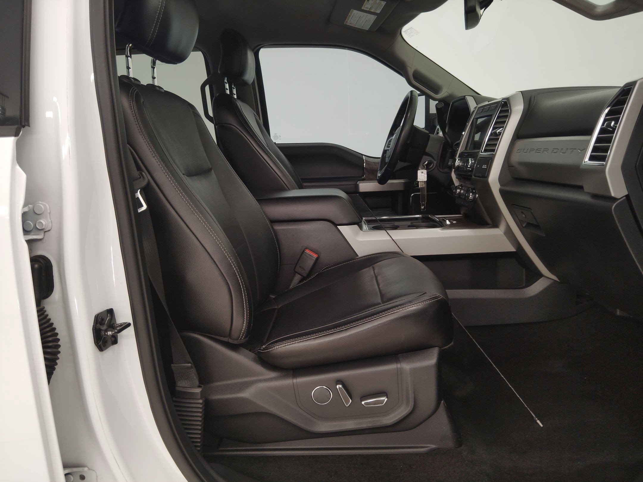 Certified 2017 Ford F250 Lariat w/ Lariat Value Package image 28