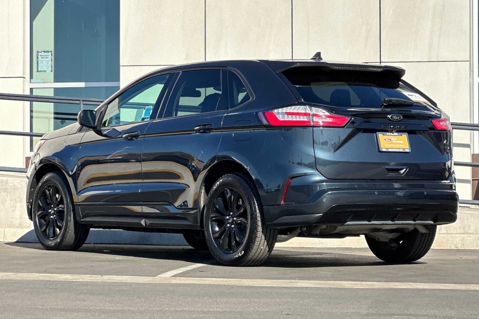 Certified 2022 Ford Edge SE w/ Black Appearance Package image 5