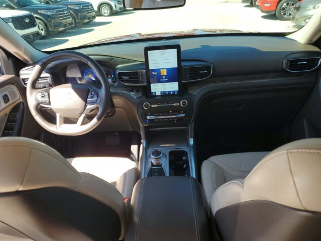 Certified 2020 Ford Explorer Platinum w/ Premium Technology Package image 20