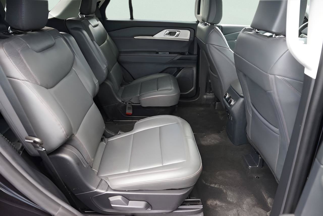 Certified 2026 Ford Explorer Active RWD image 17