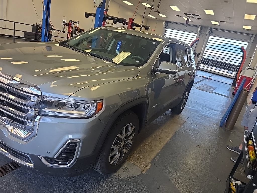 Used 2023 GMC Acadia SLE FWD image 2
