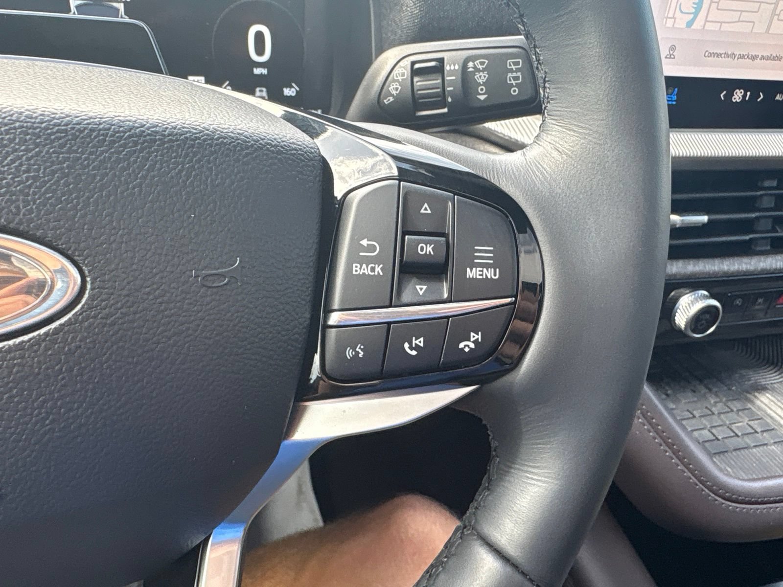 Certified 2025 Ford Explorer Platinum RWD image 28