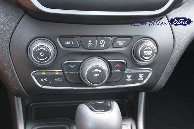 Used 2021 Jeep Cherokee Latitude Plus FWD image 17