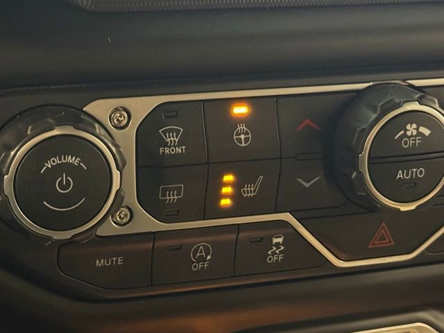 Used 2018 Jeep Wrangler Unlimited Sahara image 32