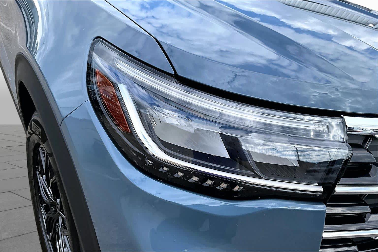 Certified 2025 Ford Explorer Active w/ Active Comfort Package RWD image 27