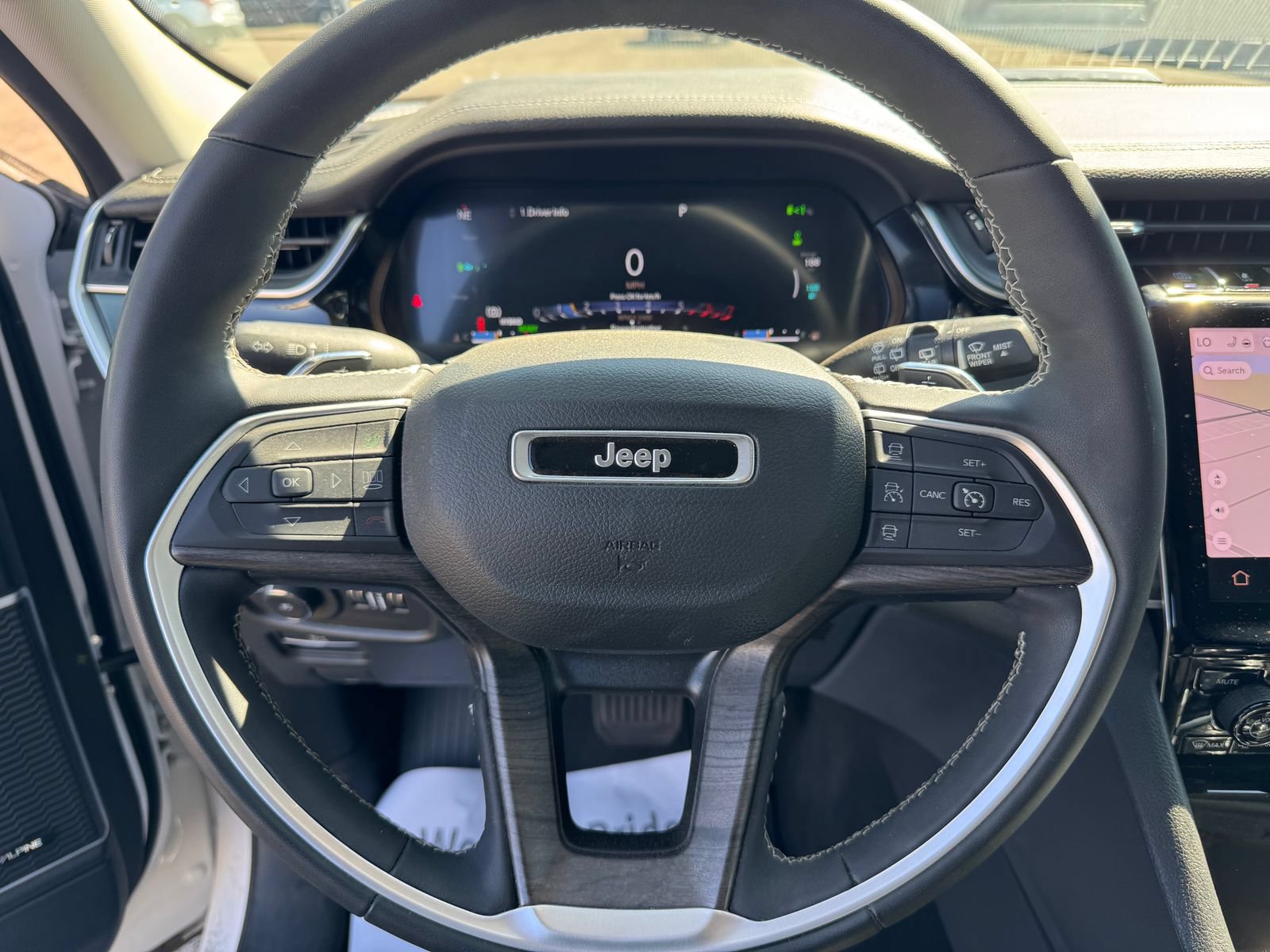 Used 2023 Jeep Grand Cherokee 4WD 4xe image 32